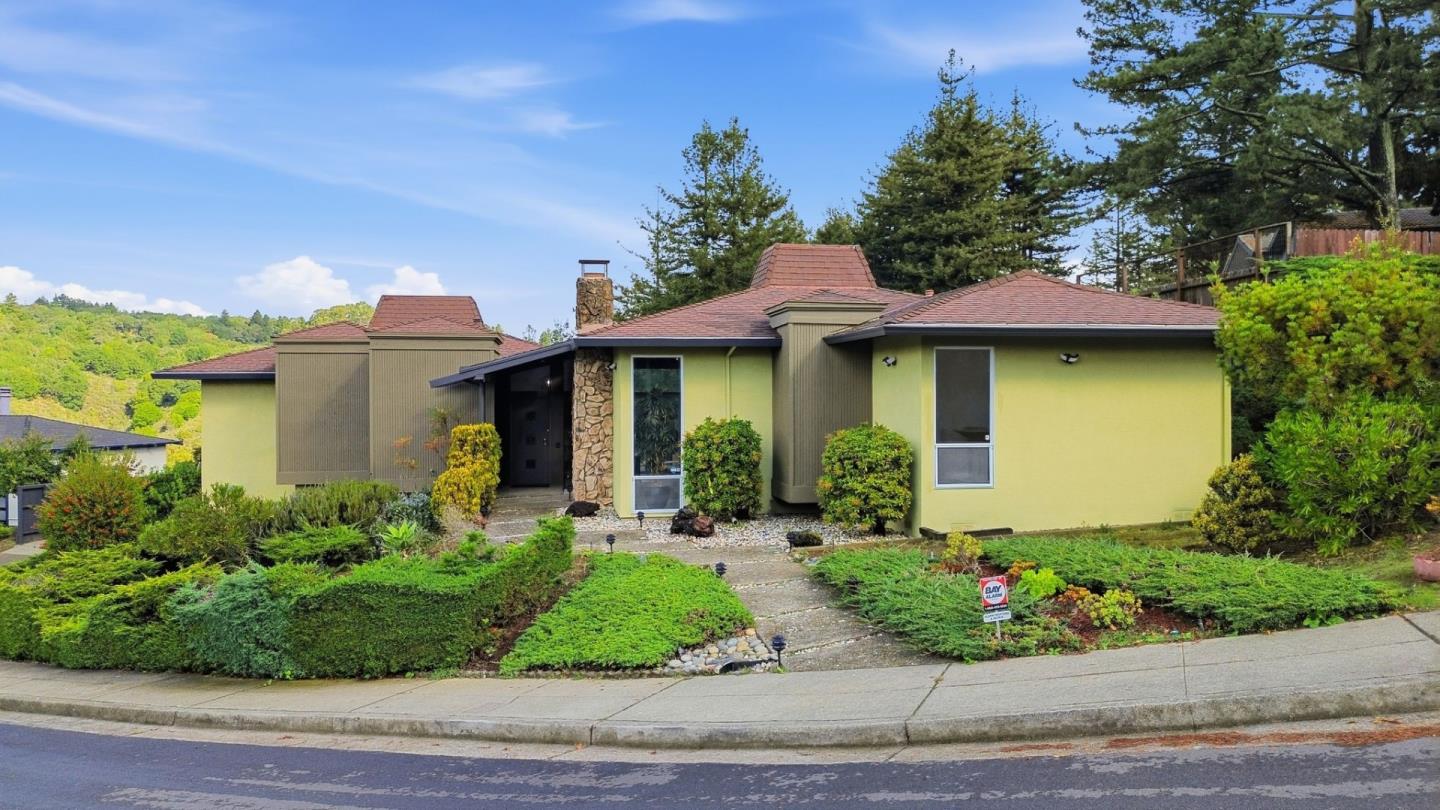 5870 Balmoral Drive