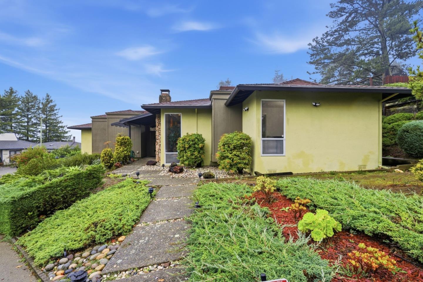 5870 Balmoral Drive