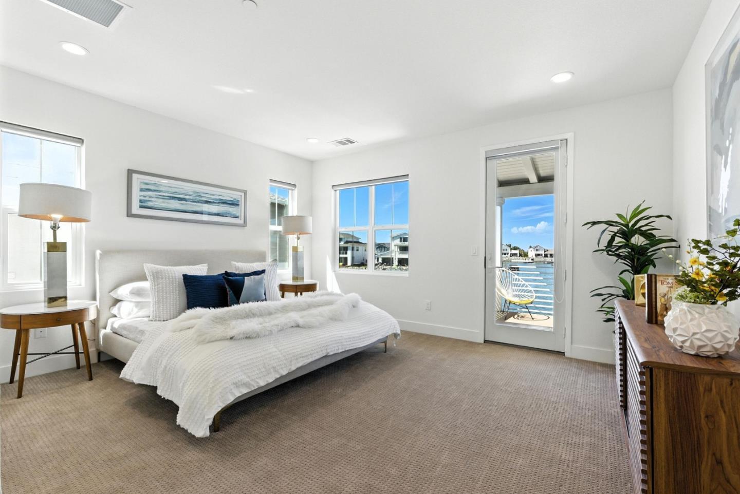 467 Halcyon Place