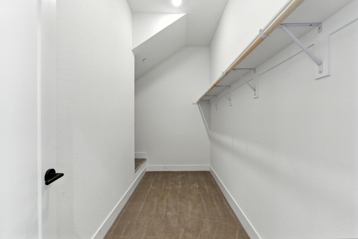 467 Halcyon Place