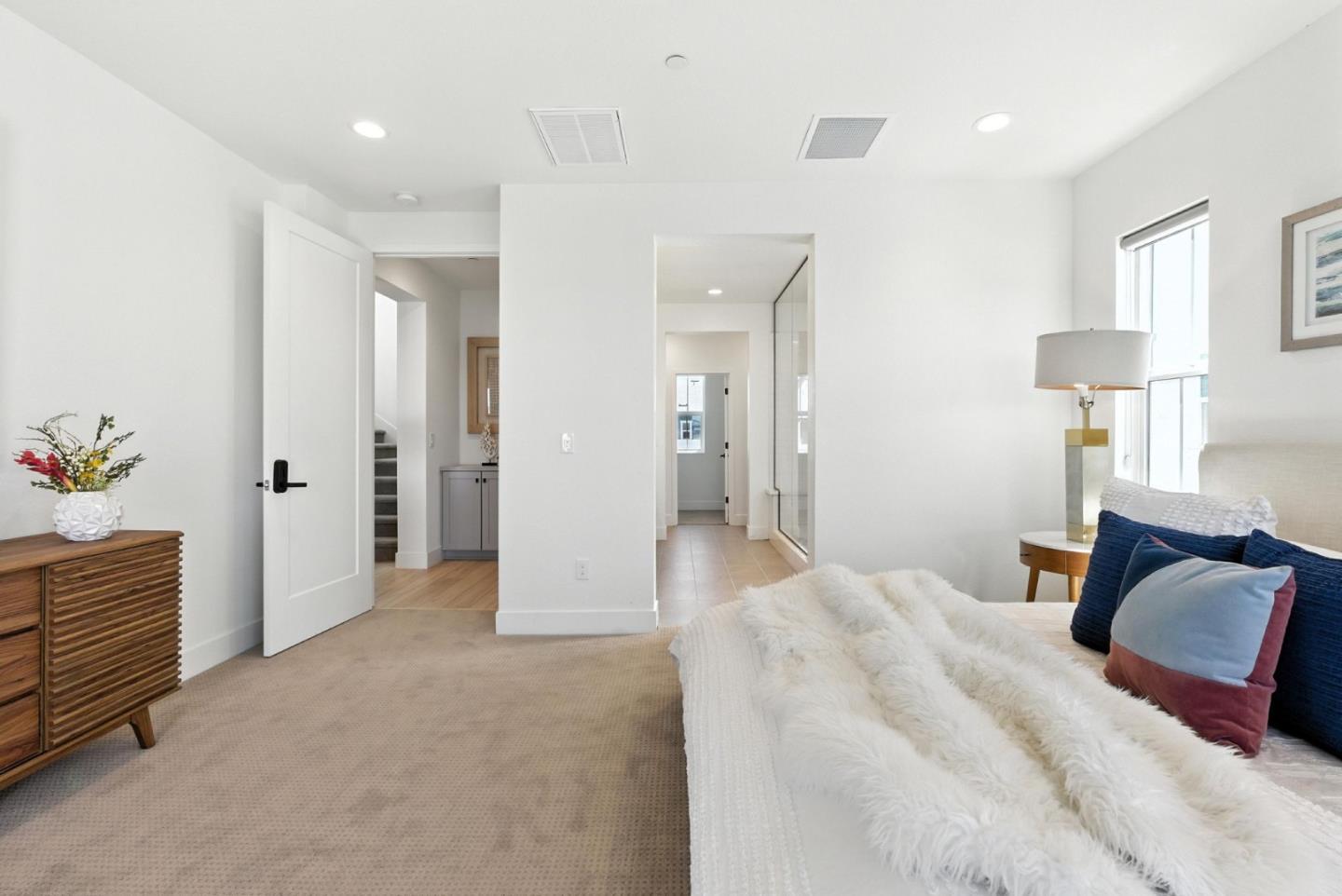 467 Halcyon Place