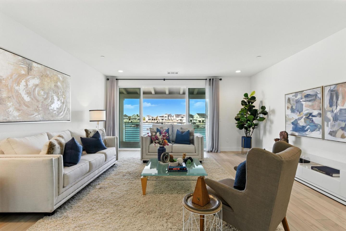 467 Halcyon Place