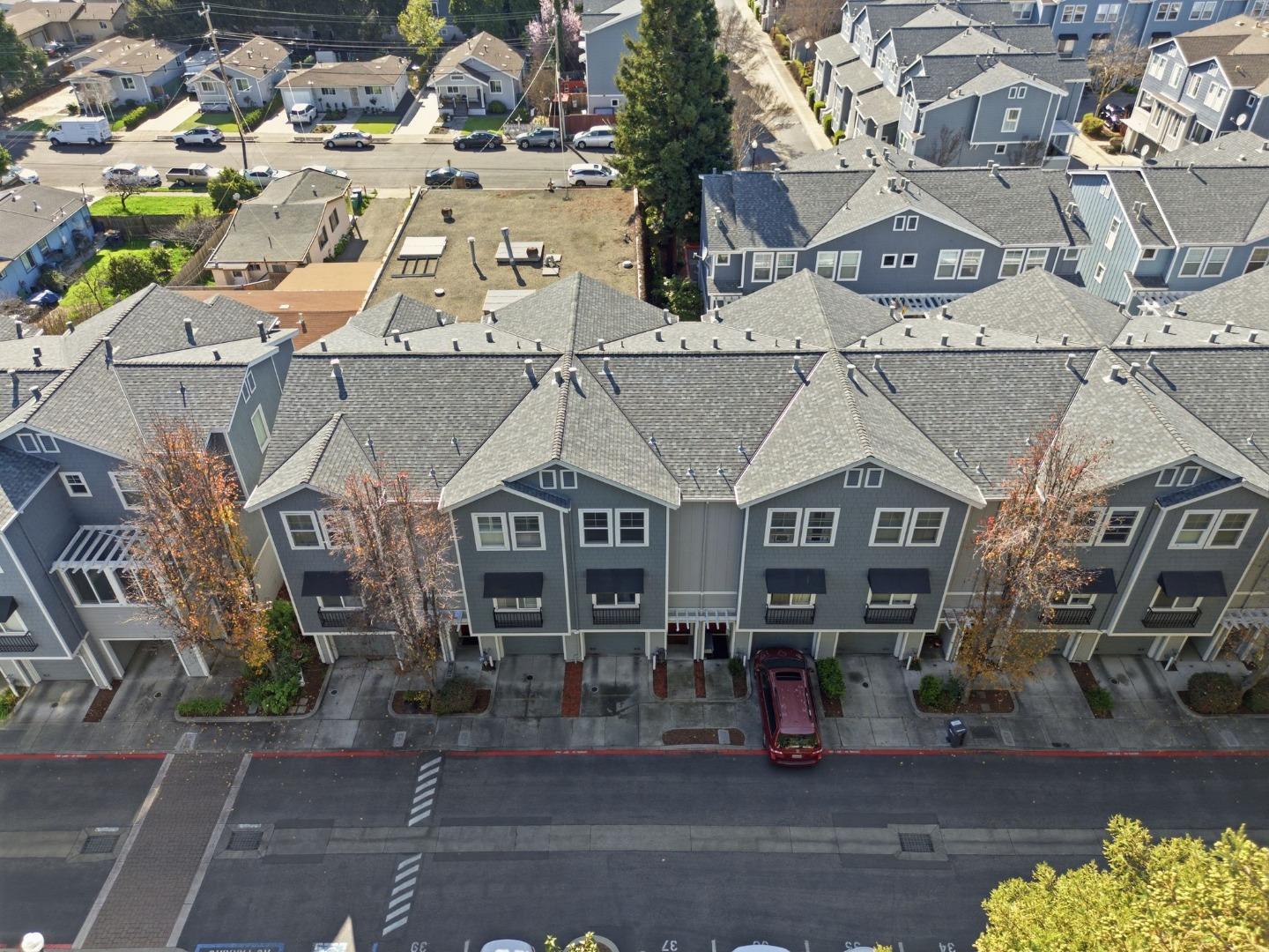 22873 Kingsford Way