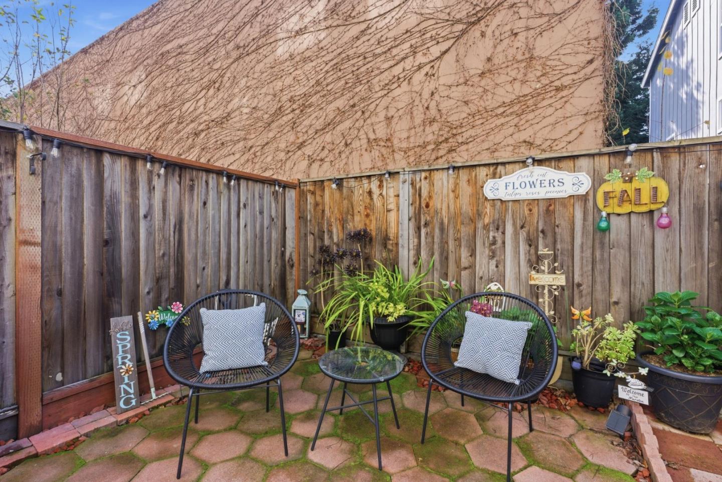 22873 Kingsford Way