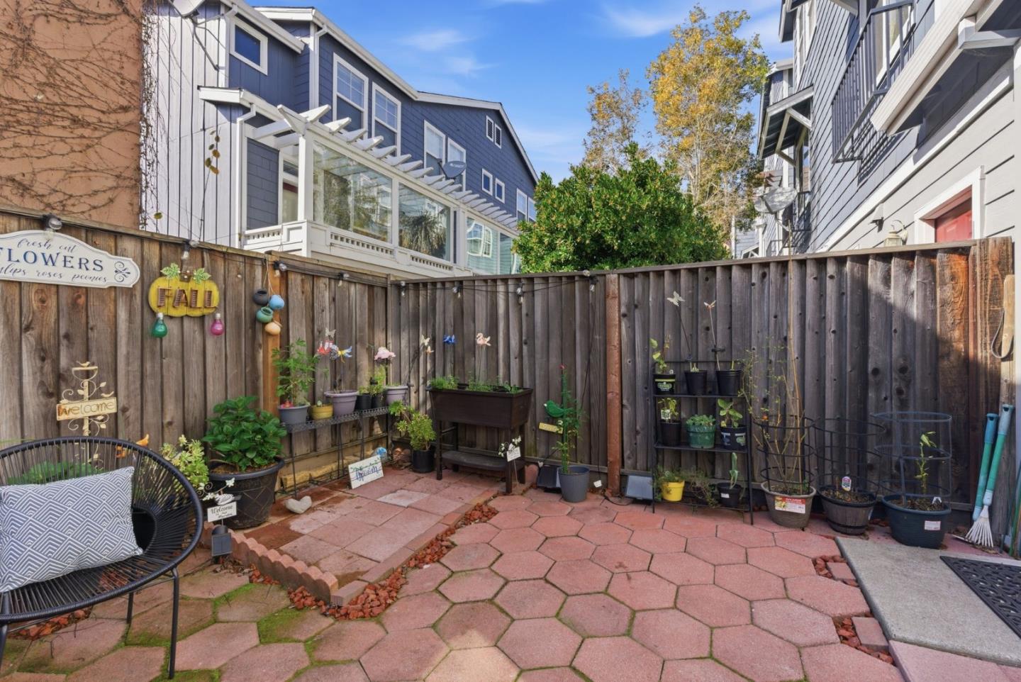 22873 Kingsford Way