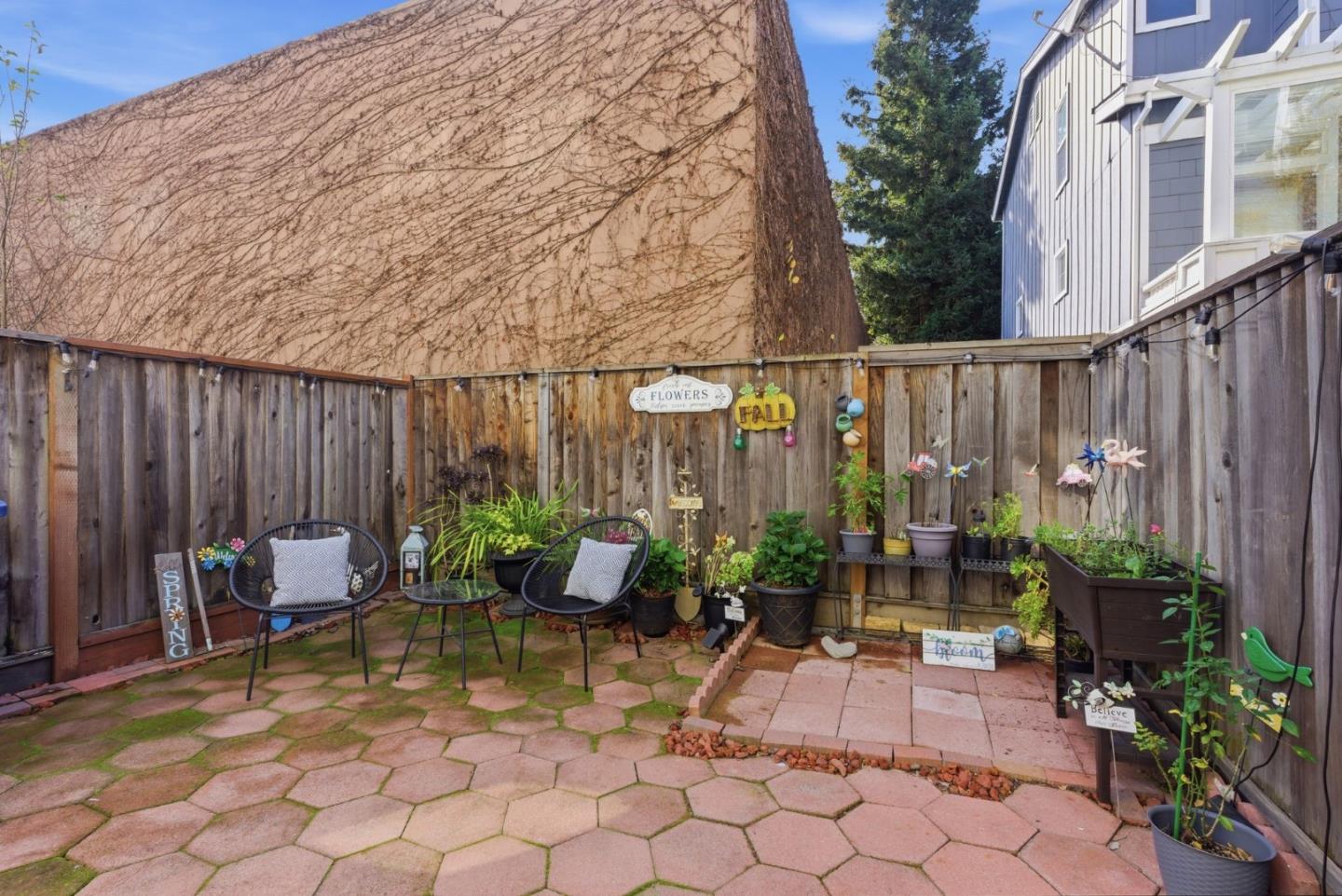 22873 Kingsford Way