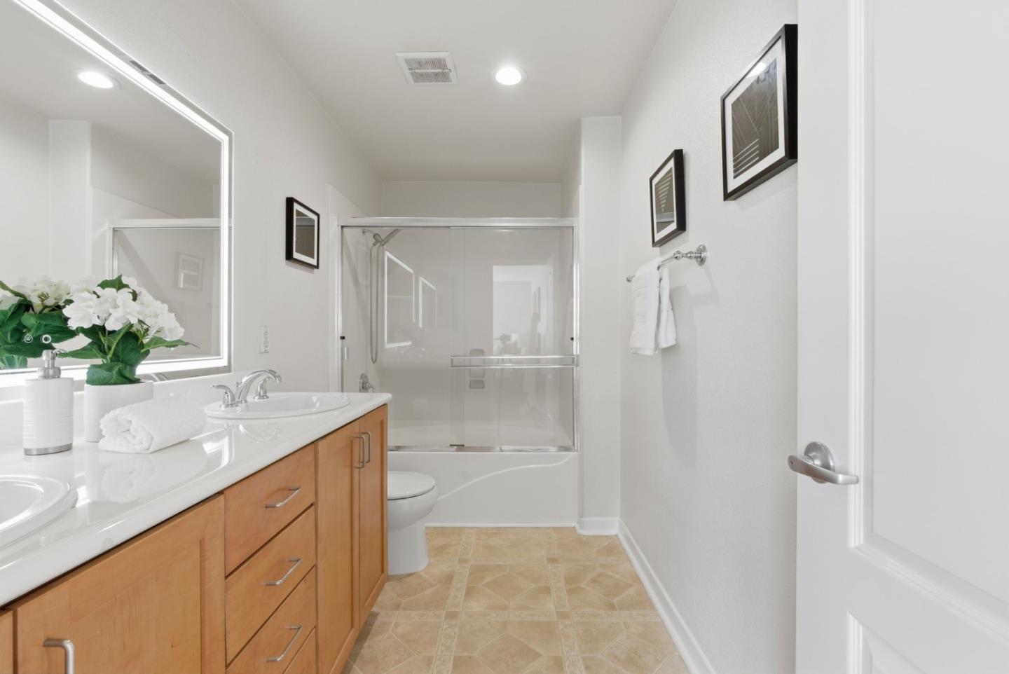 22873 Kingsford Way