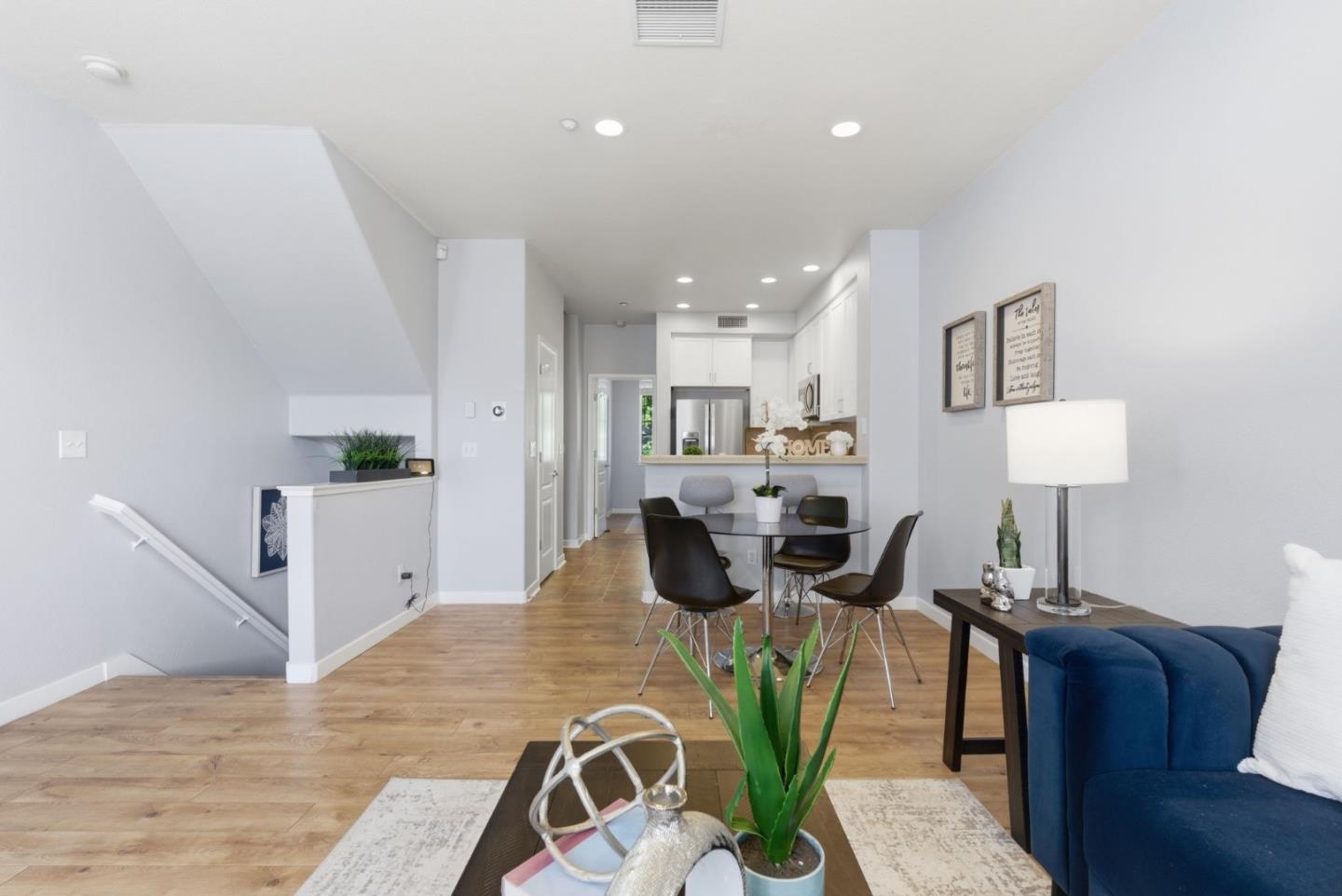 22873 Kingsford Way