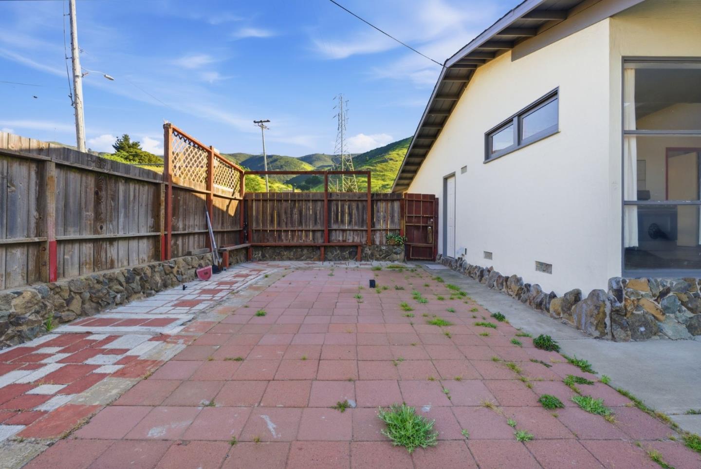 1709 Hillside Boulevard