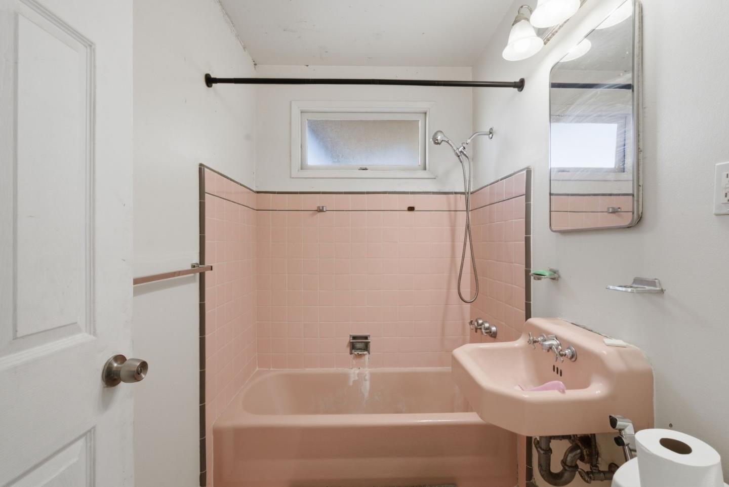 1709 Hillside Boulevard