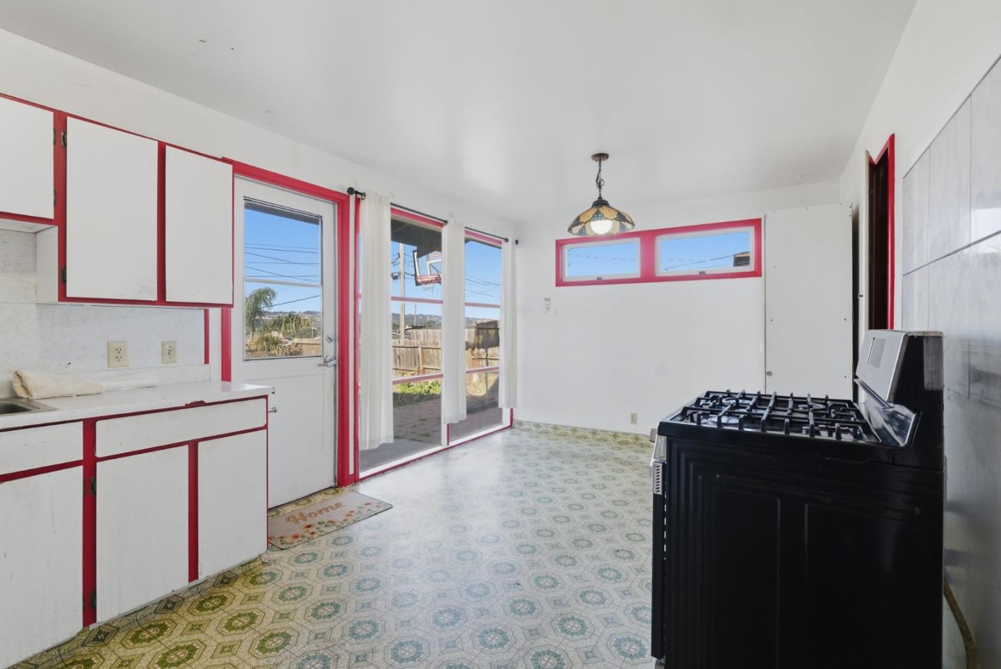 1709 Hillside Boulevard