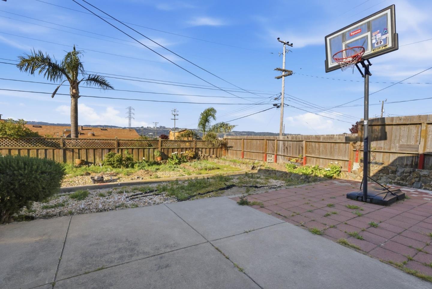 1709 Hillside Boulevard