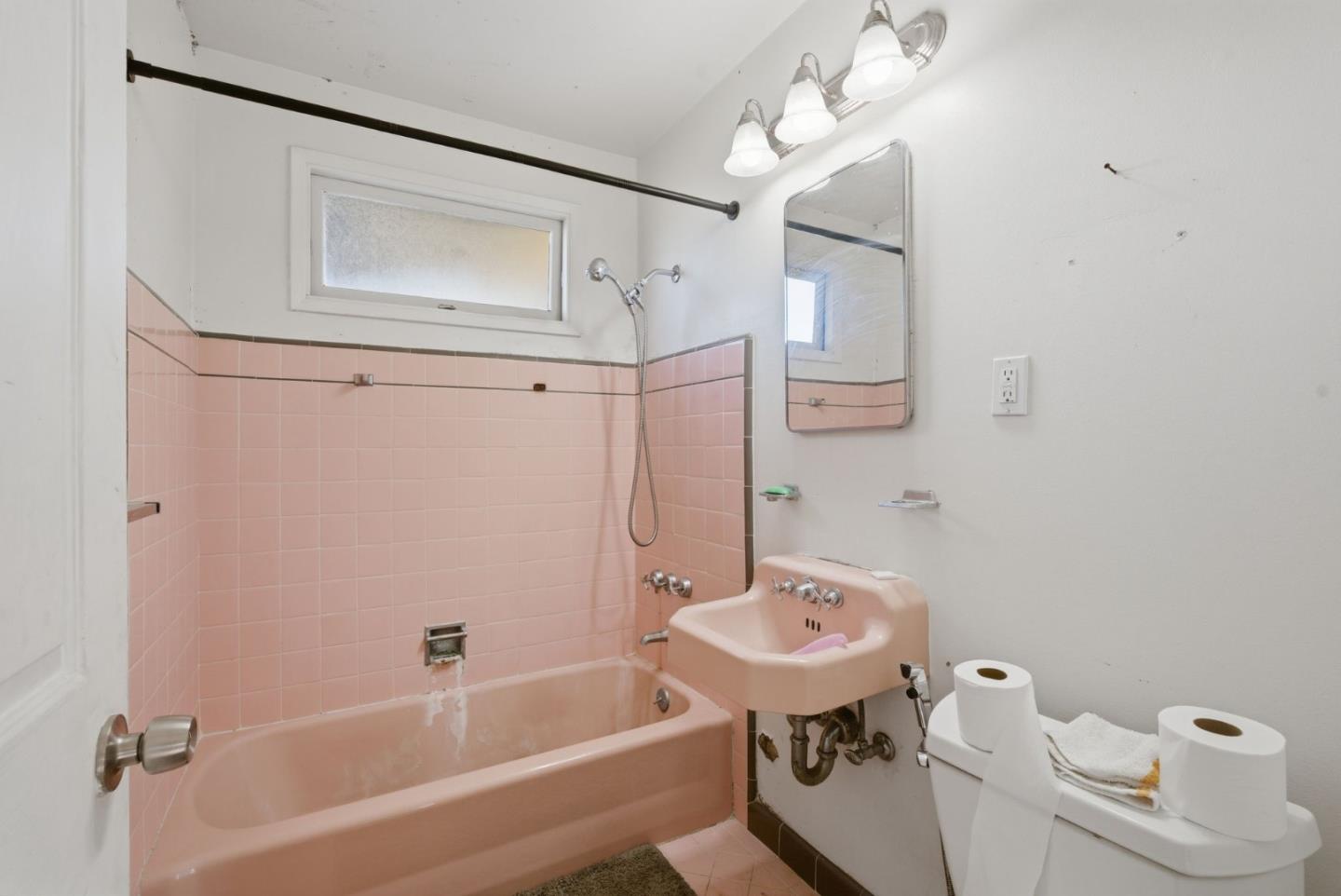 1709 Hillside Boulevard