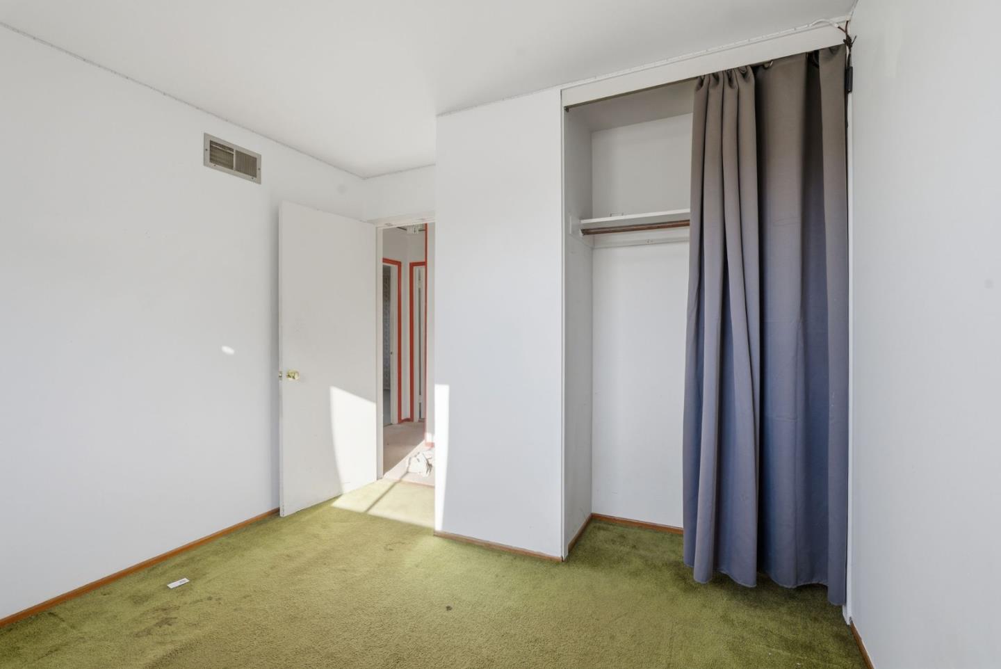 1709 Hillside Boulevard