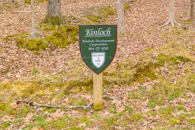 Kinloch development sign marking Section 9, Lot 30 in a leaf-covered wooded area.