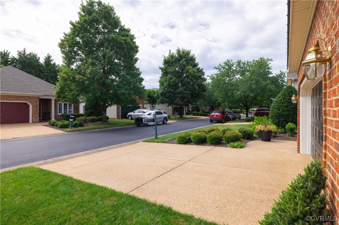 5008 Hickory Downs Ct