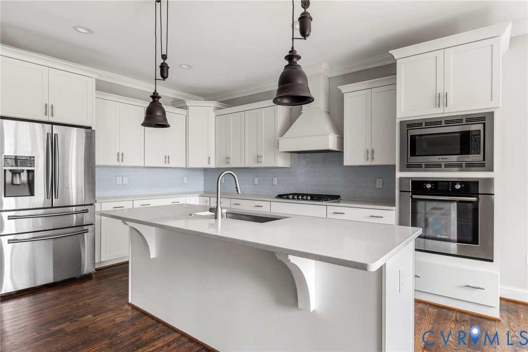 17013 Shoreland Dr