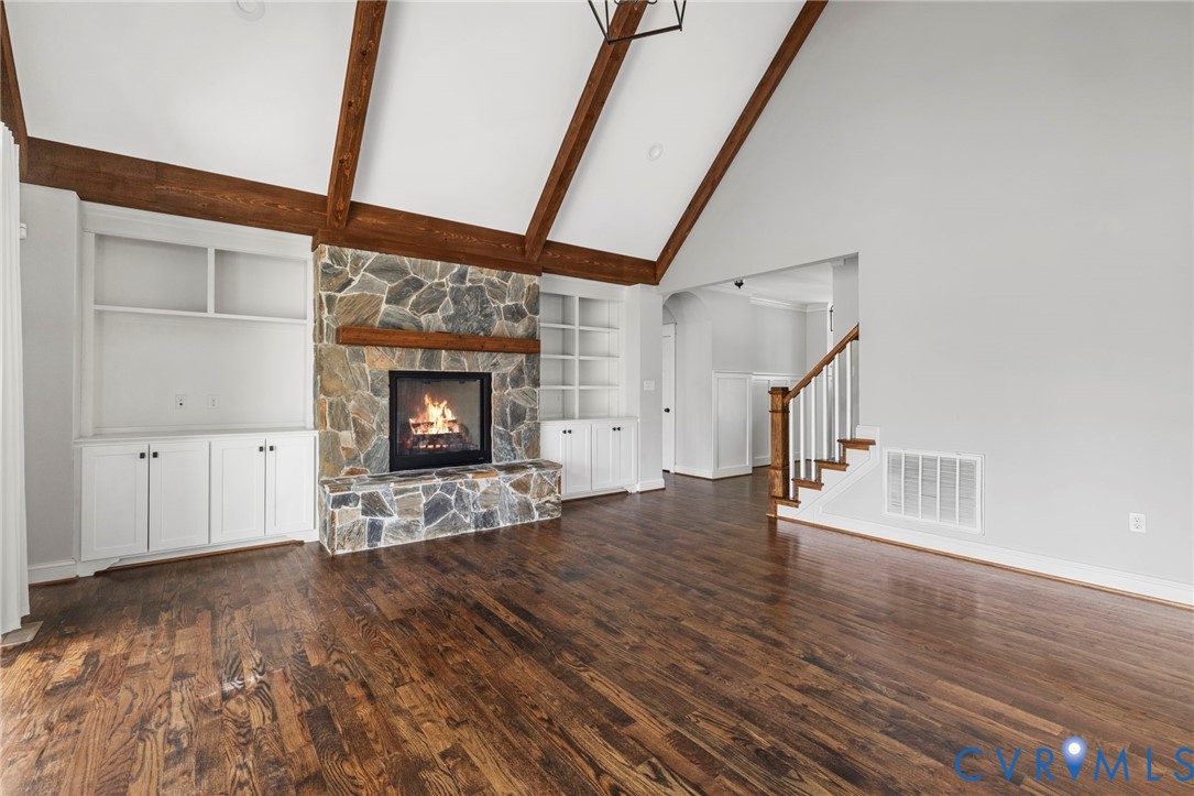 17013 Shoreland Dr