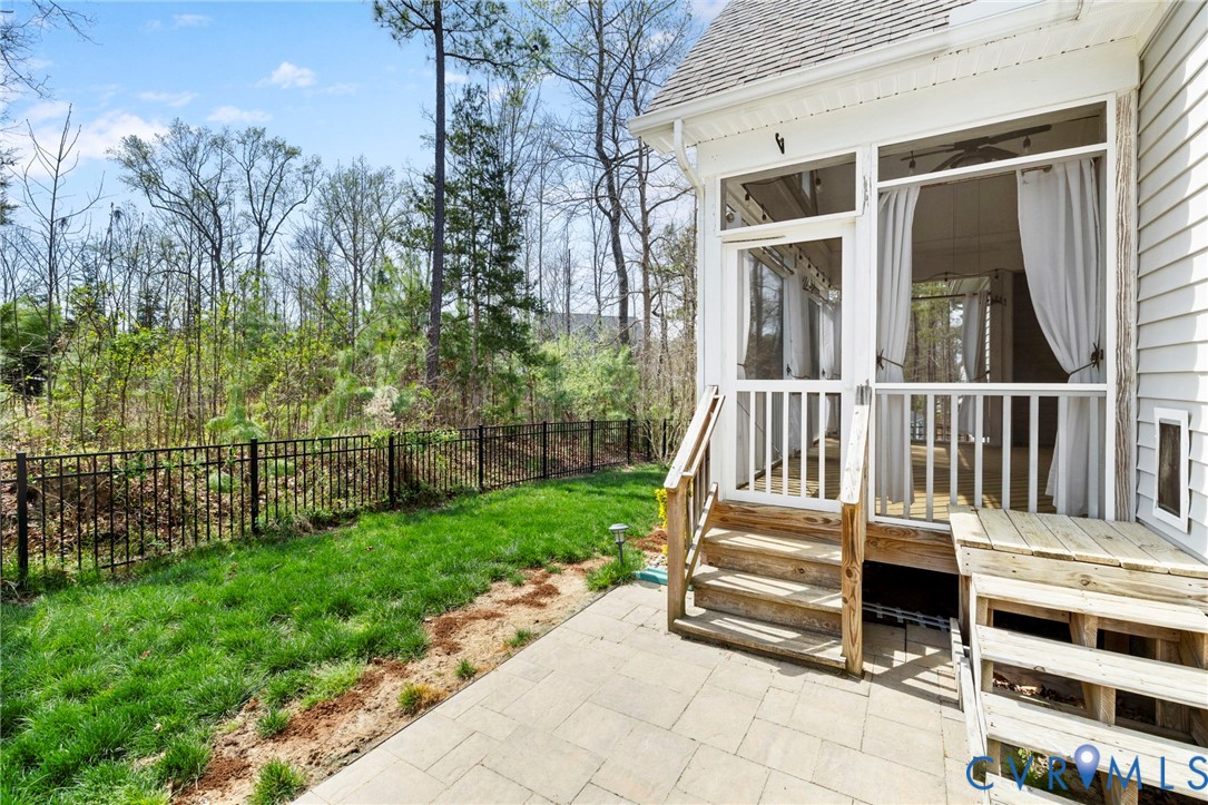 17013 Shoreland Dr