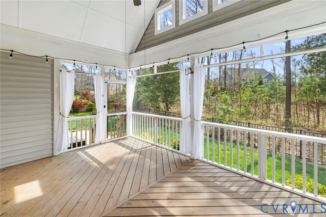 17013 Shoreland Dr