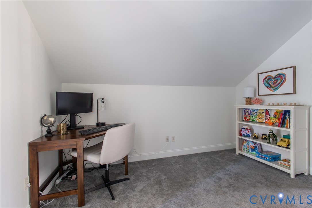 142 Circle Dr