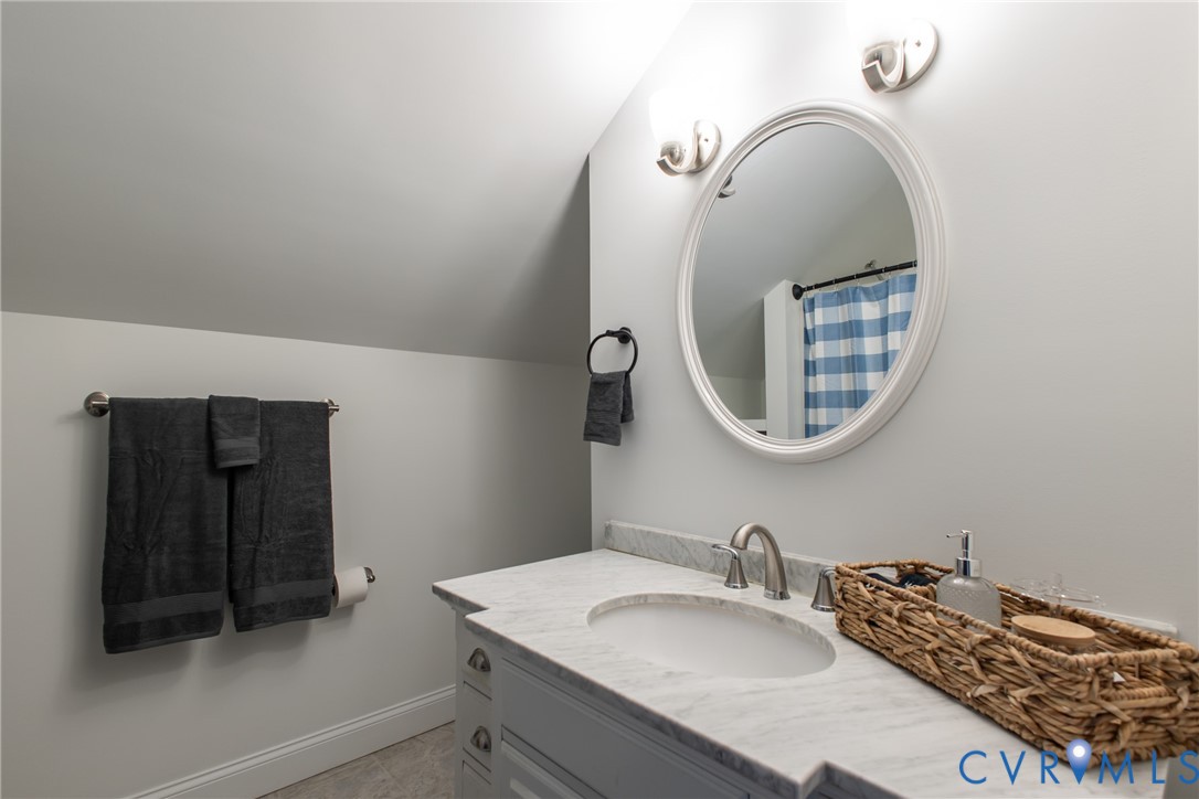 142 Circle Dr