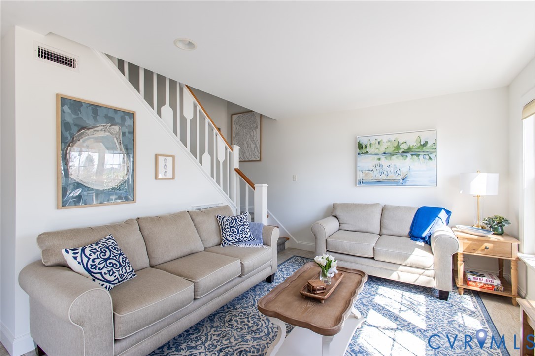 142 Circle Dr