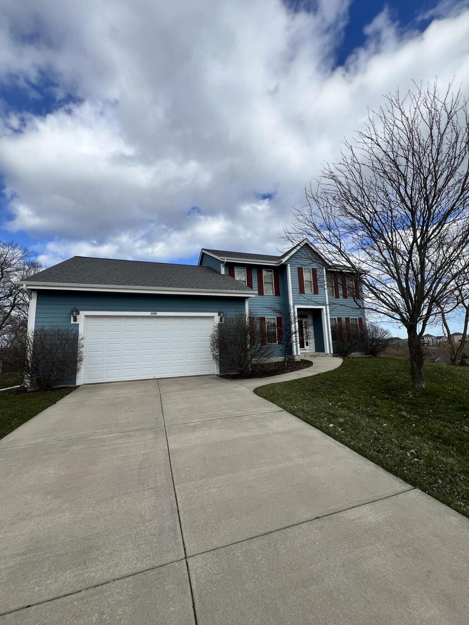 1922 Valley Ct