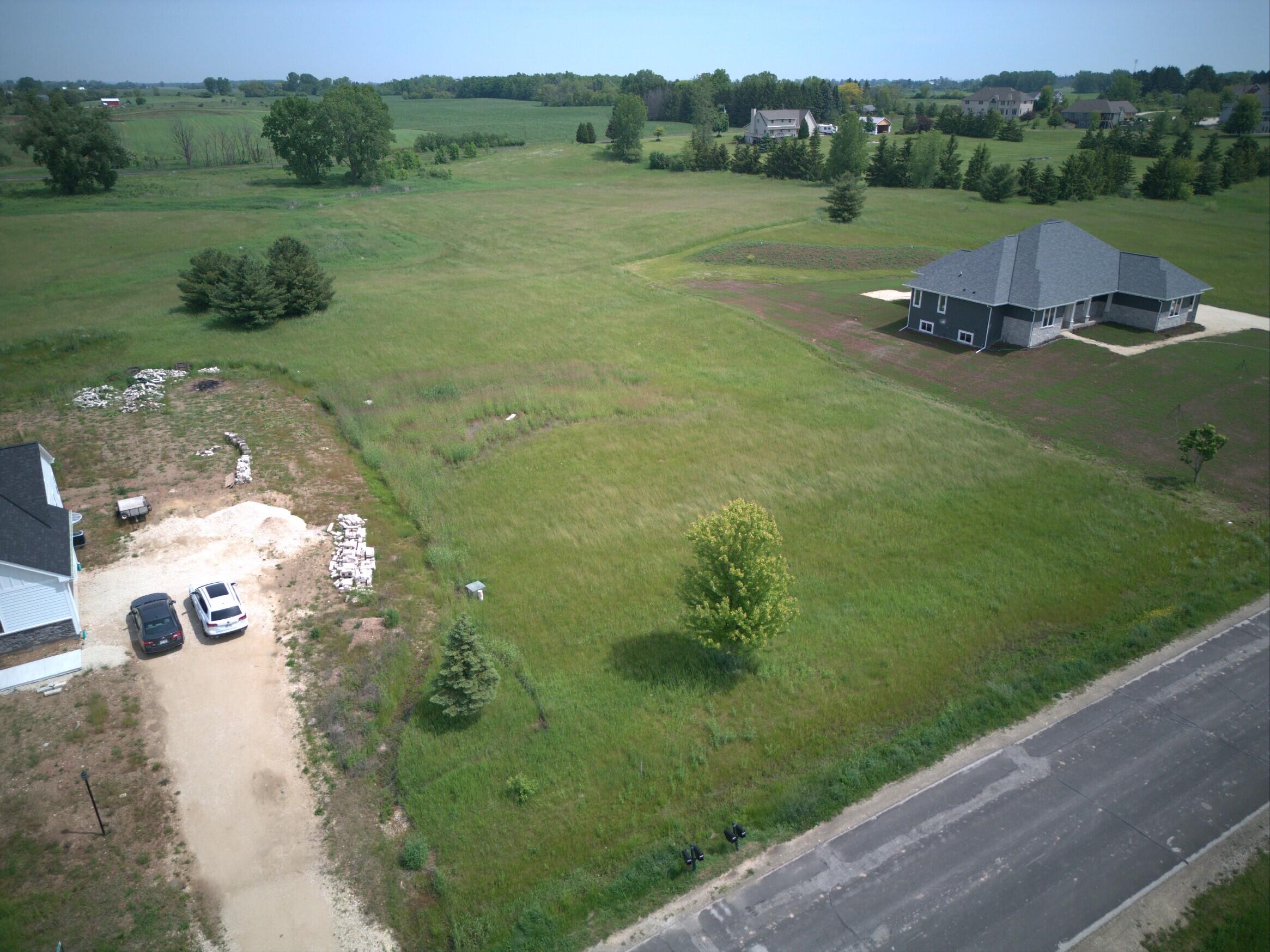 LT28 Applewood Dr