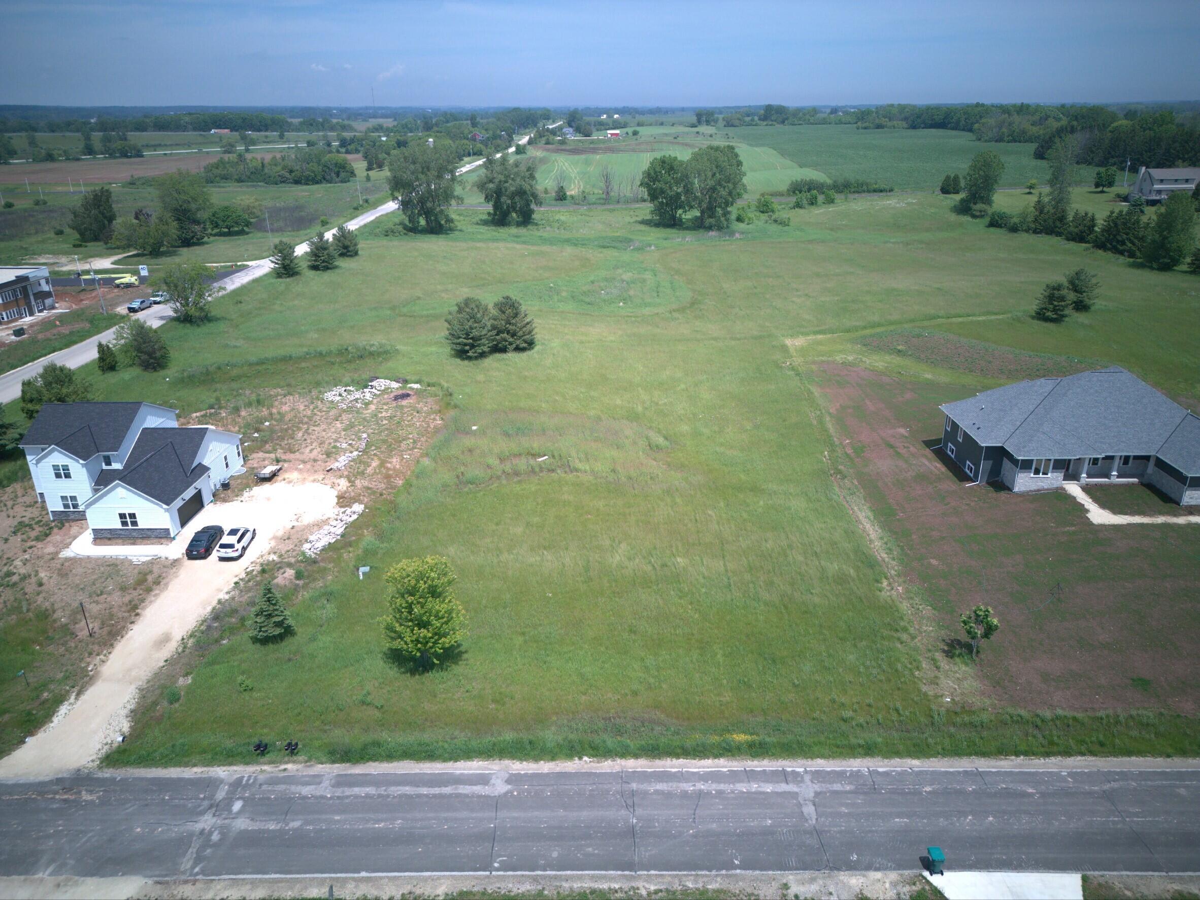 LT28 Applewood Dr