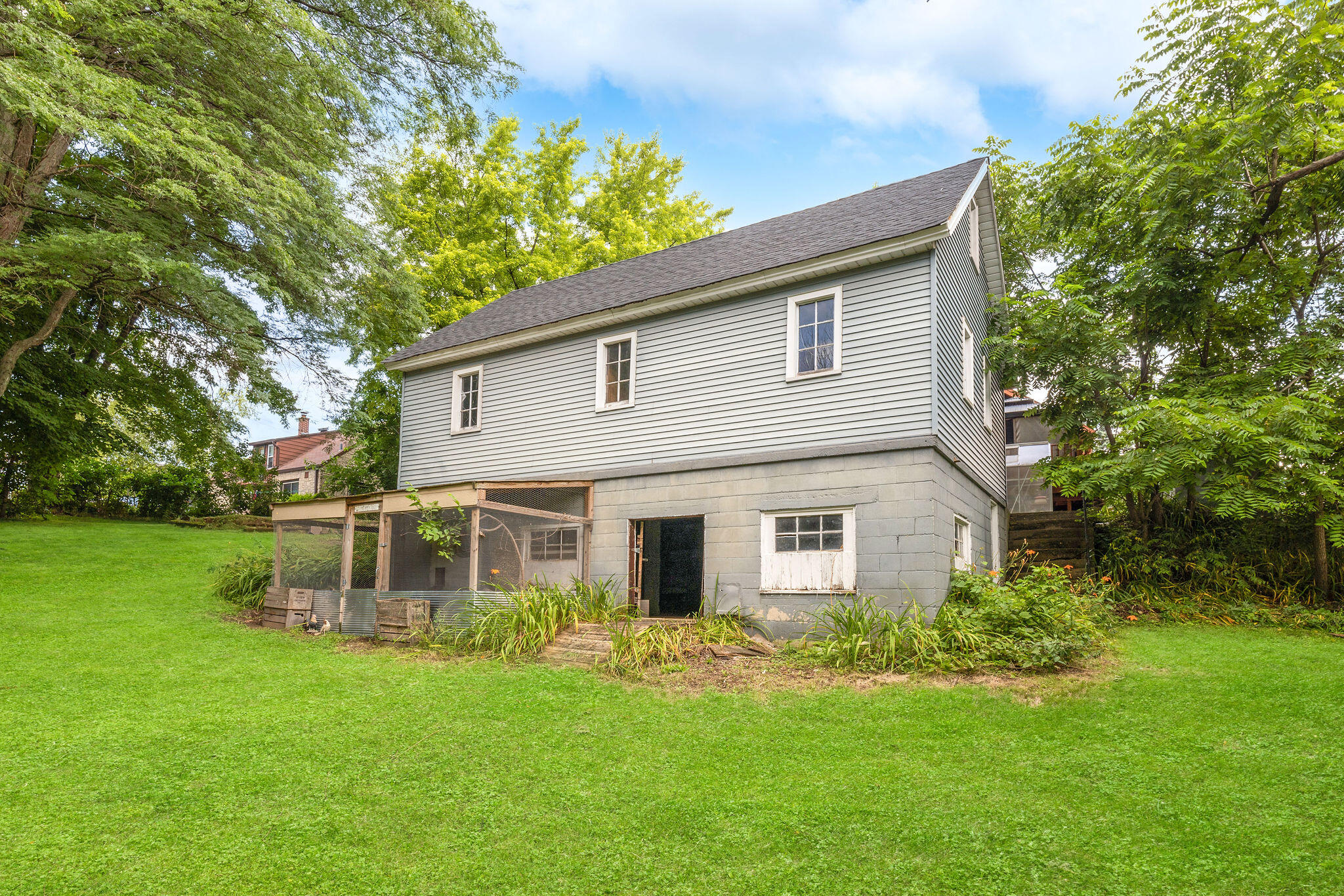 905 Ave