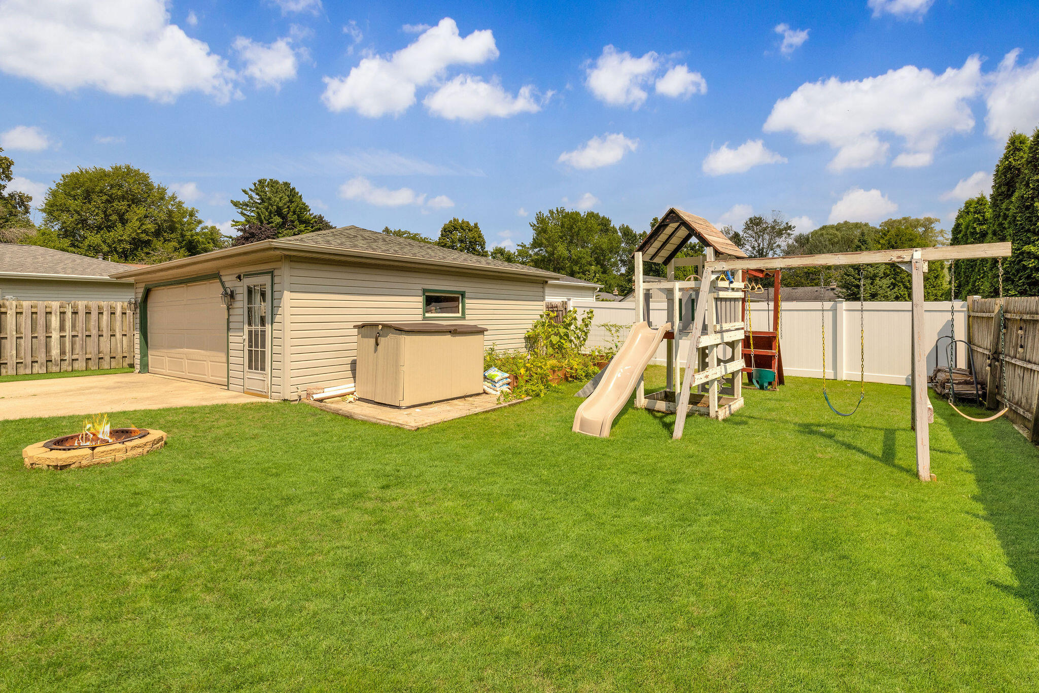 1377 Kings Ct