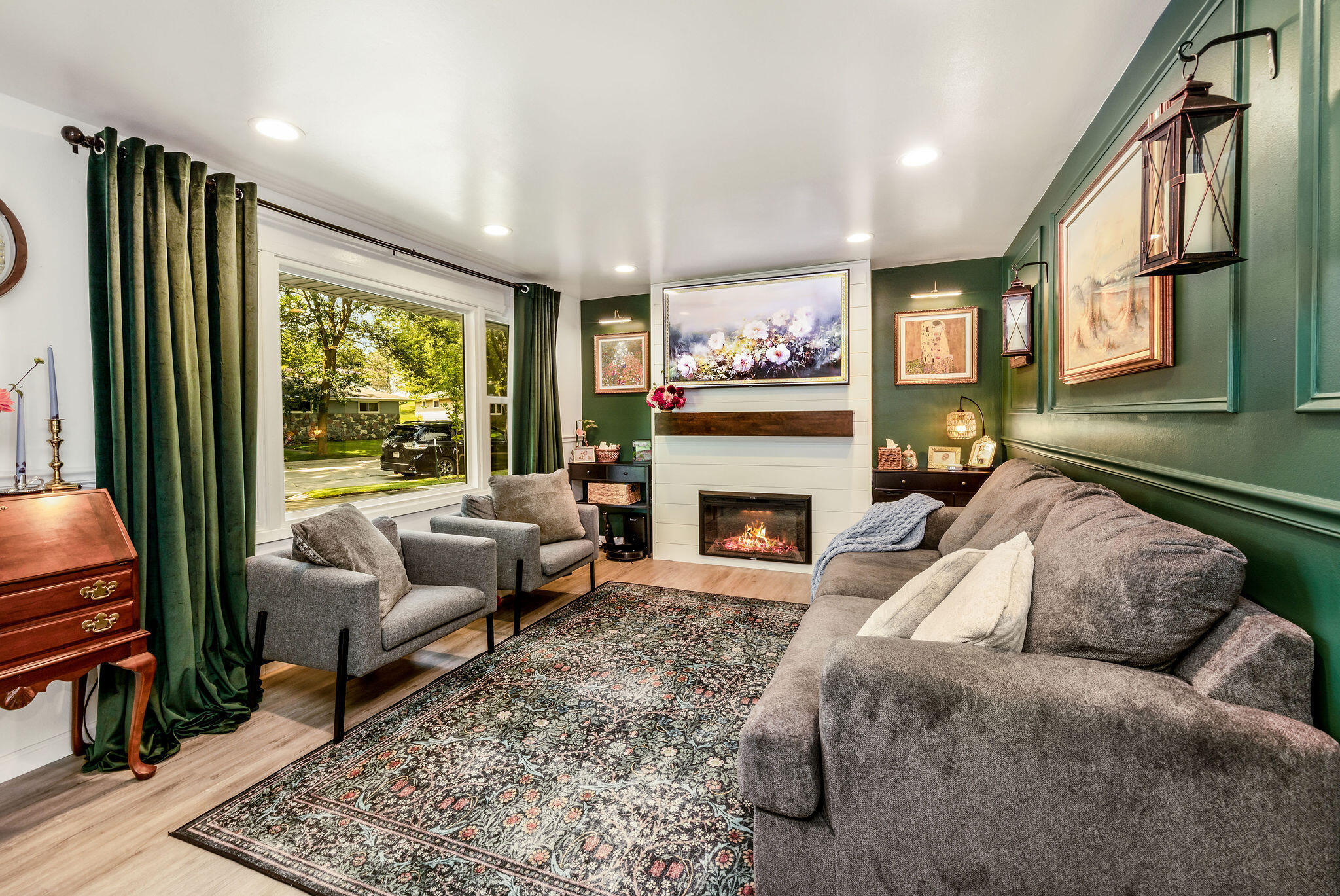1377 Kings Ct