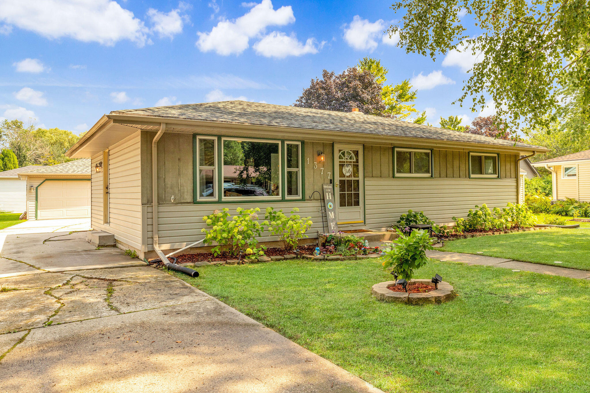 1377 Kings Ct
