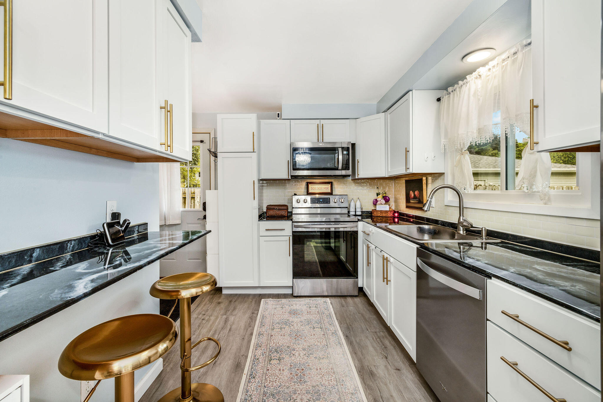 1377 Kings Ct