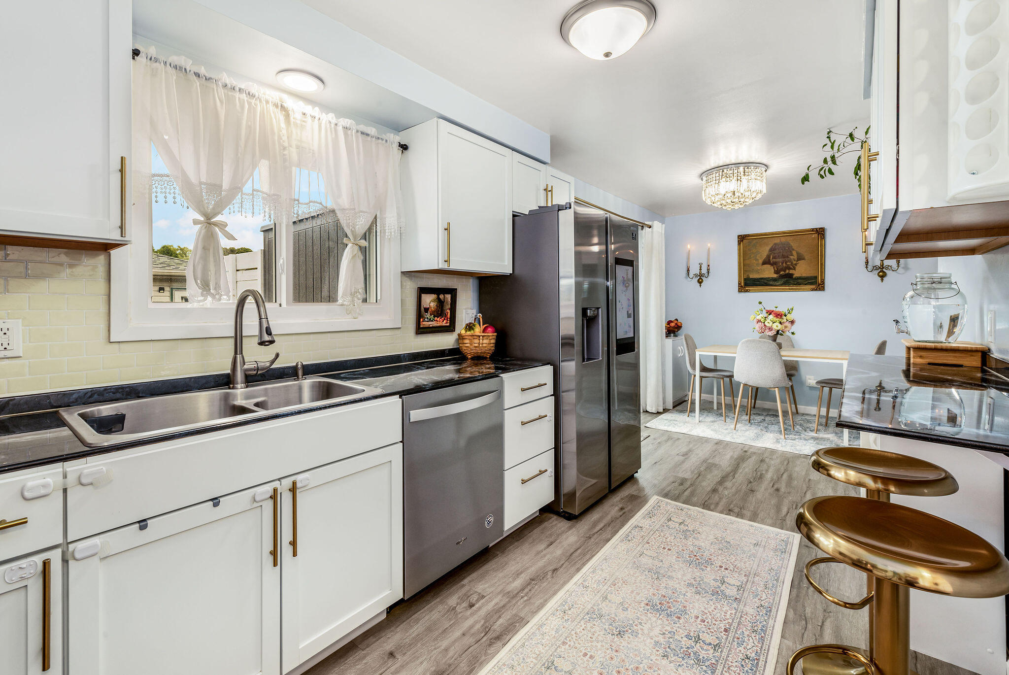 1377 Kings Ct