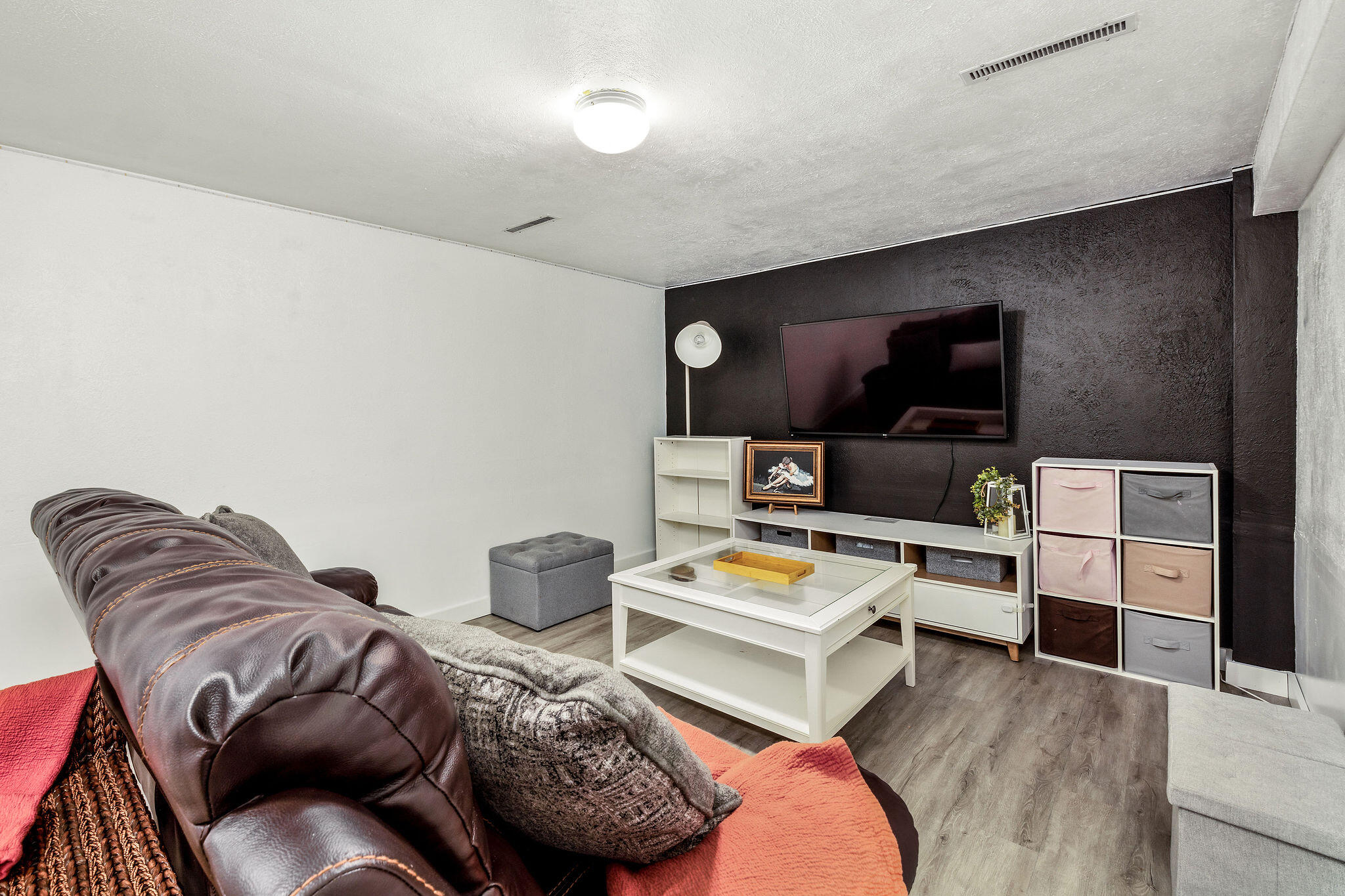 1377 Kings Ct