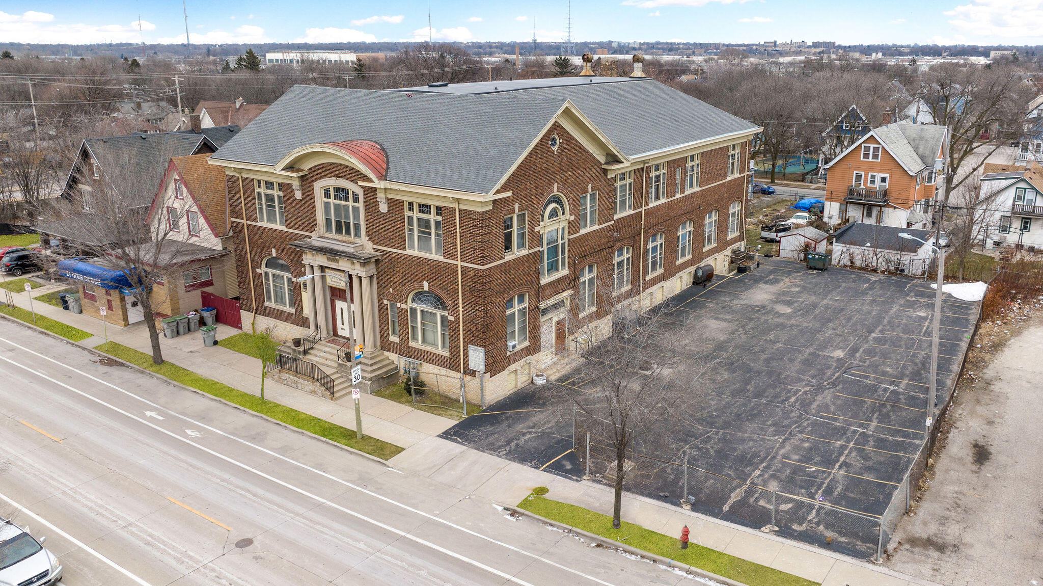 3436 N Port Washington Ave