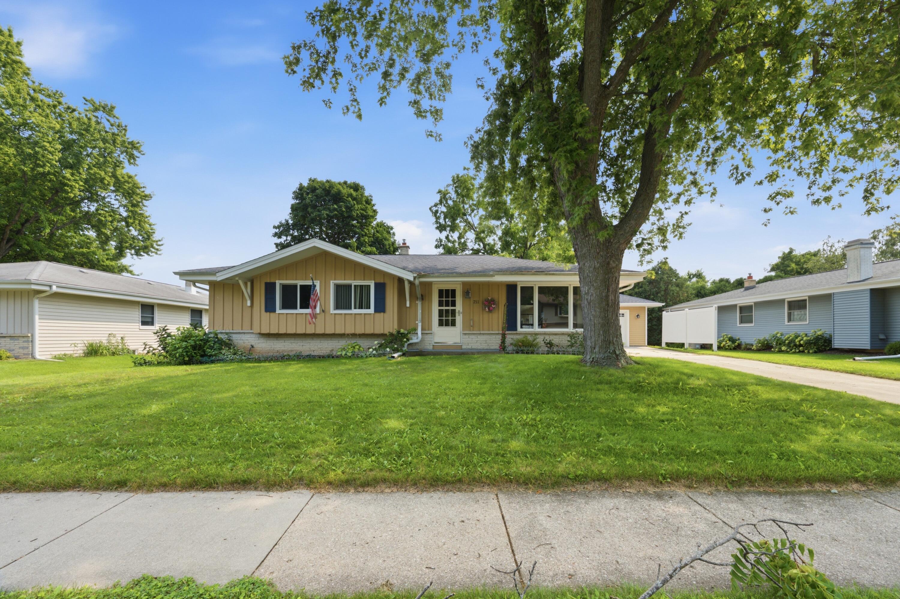 211 Maple St