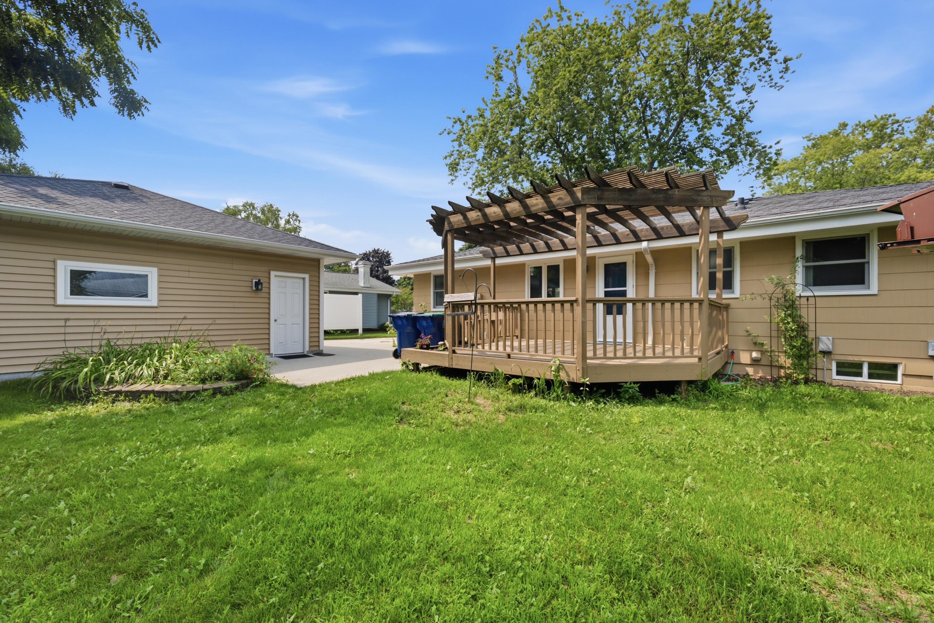 211 Maple St