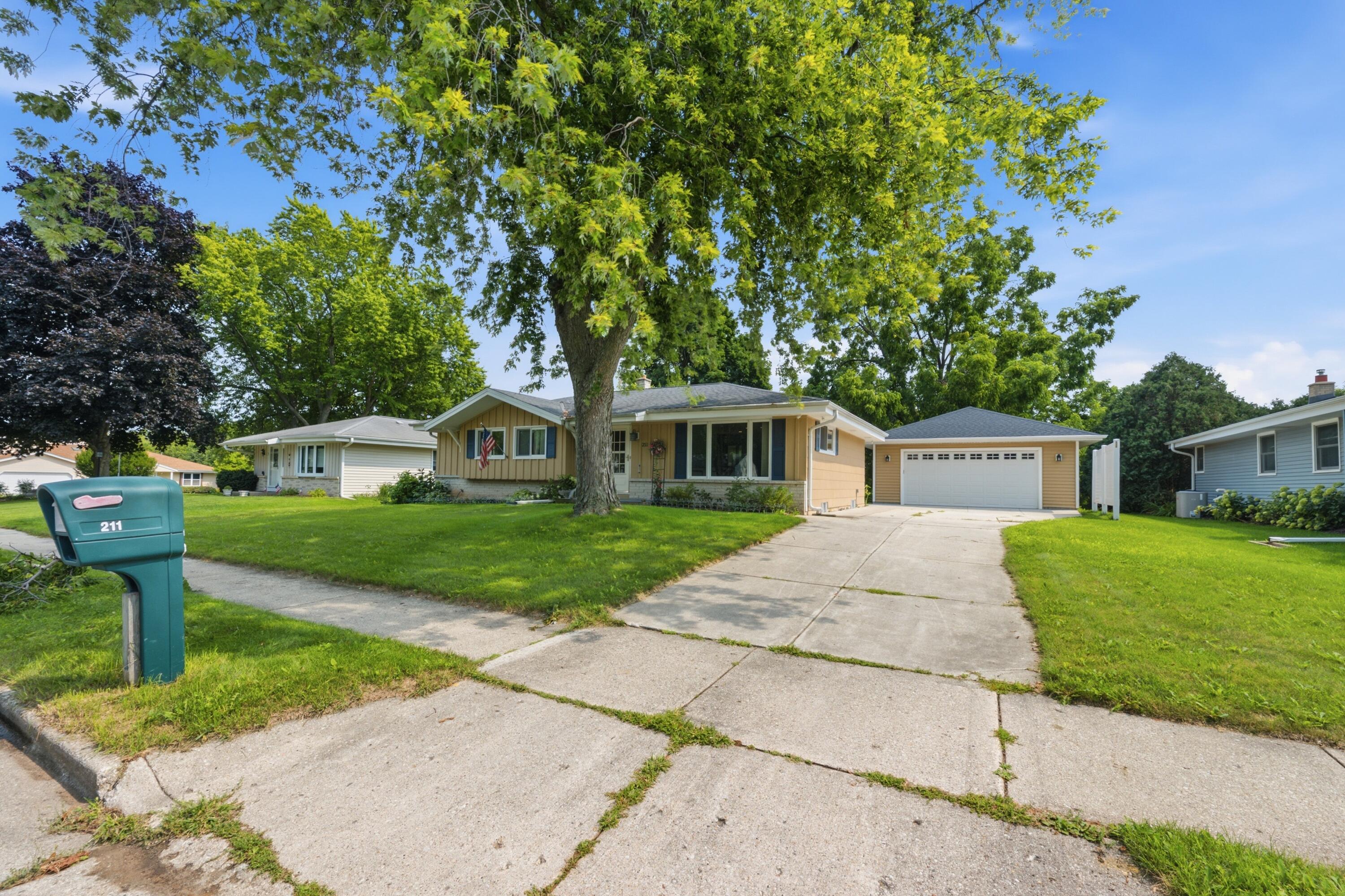 211 Maple St