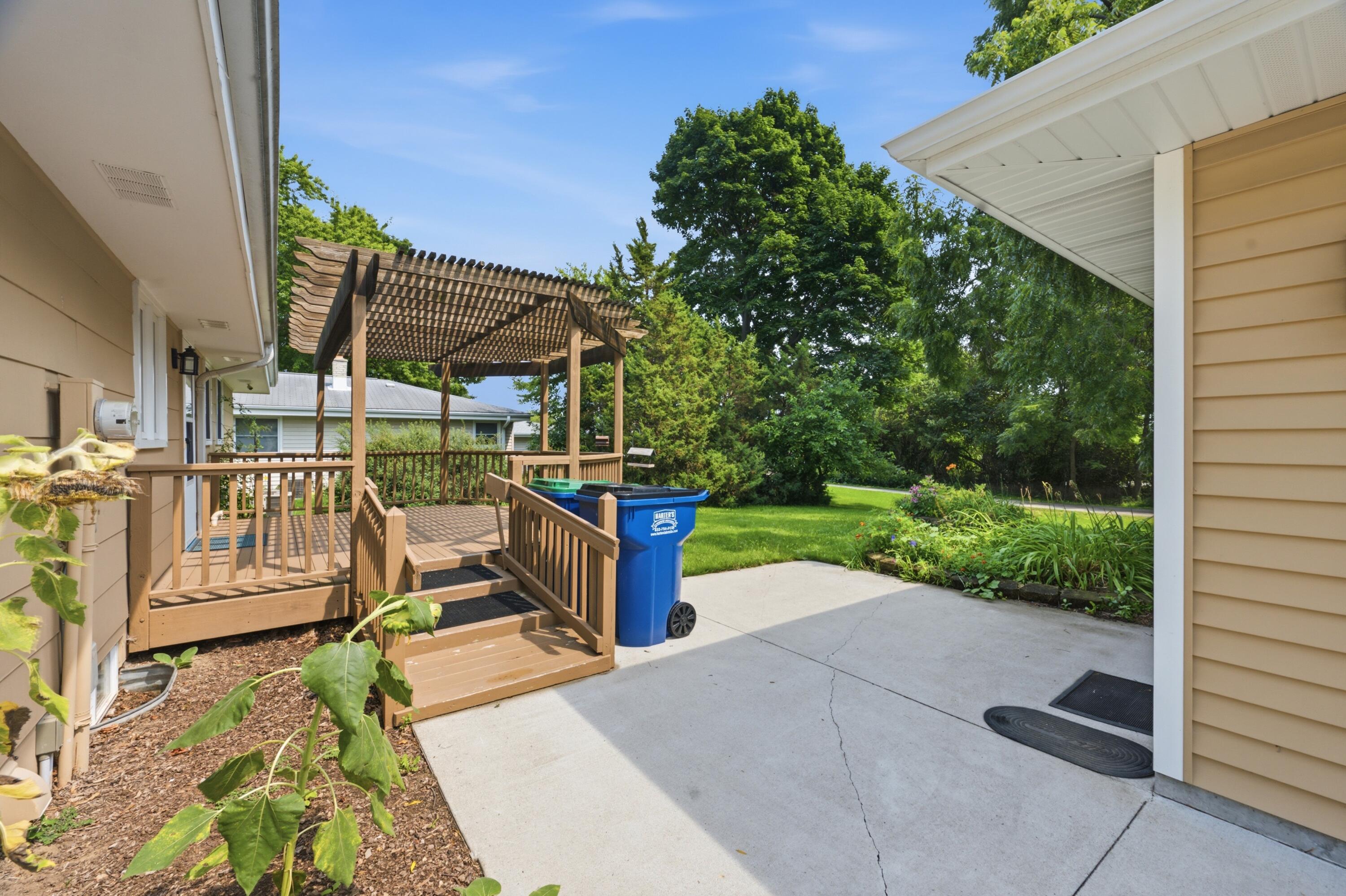 211 Maple St