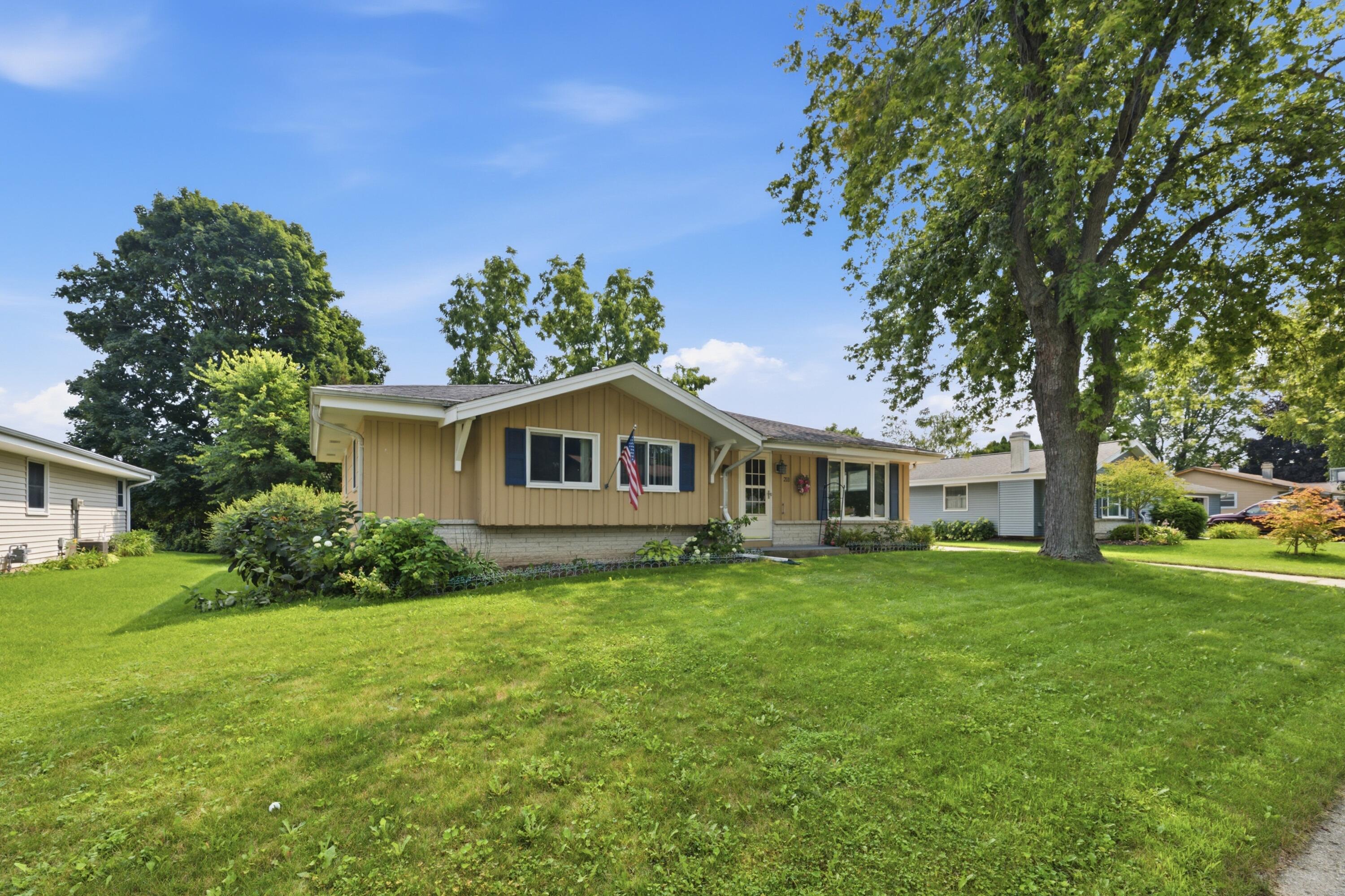 211 Maple St