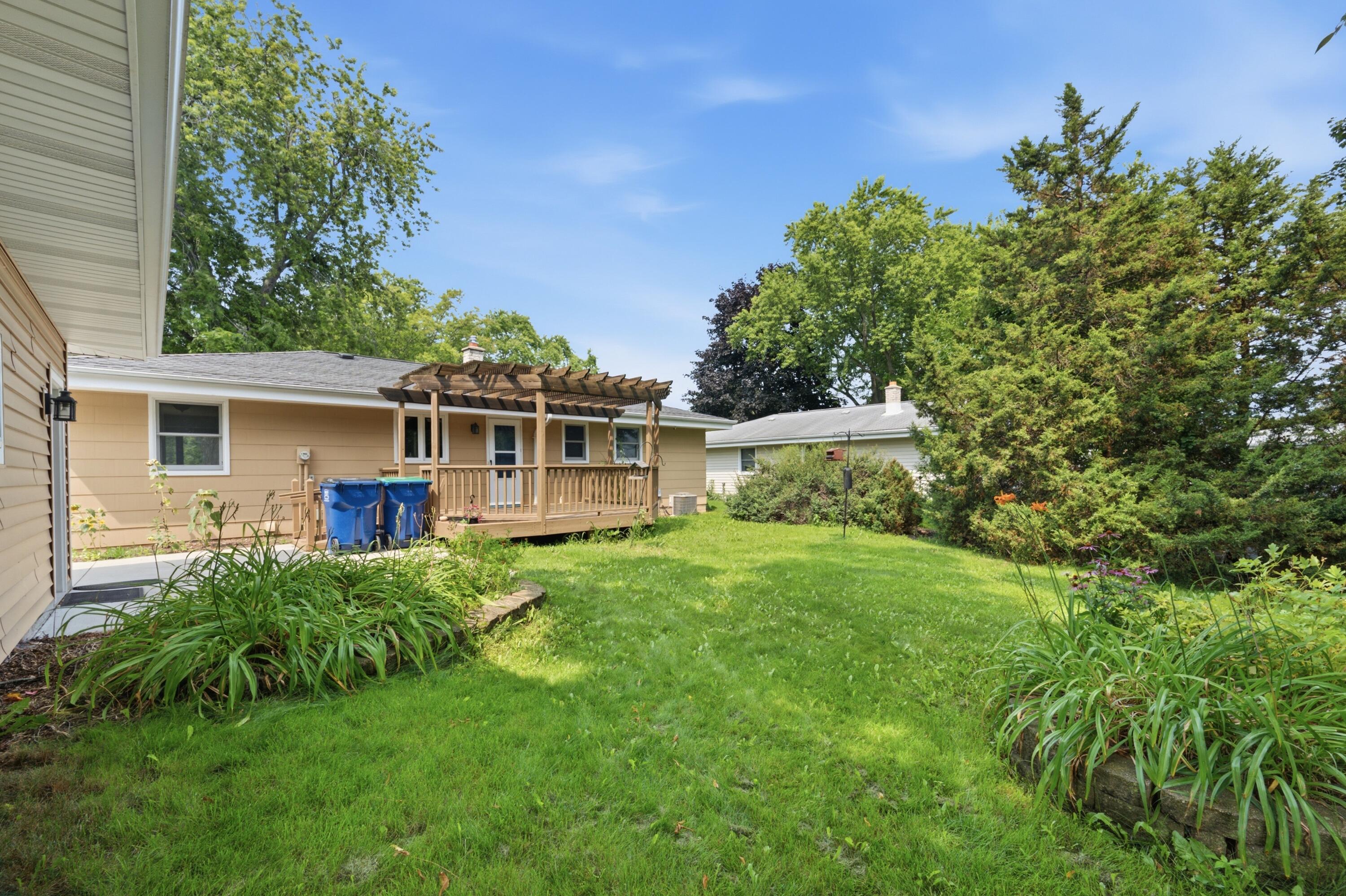 211 Maple St