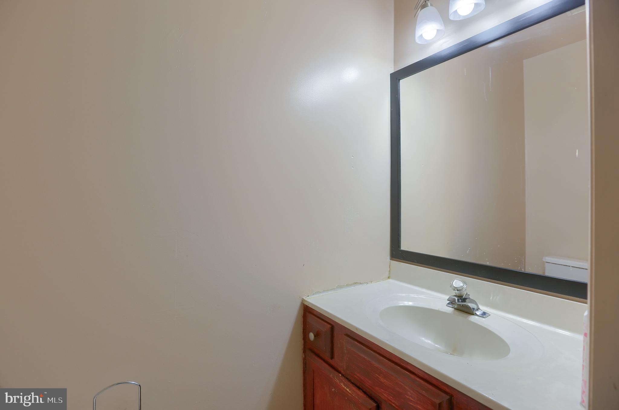 1821 CREEK VIEW COURT