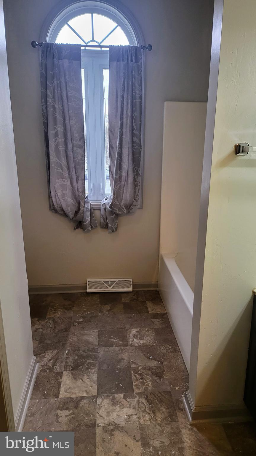 1821 CREEK VIEW COURT