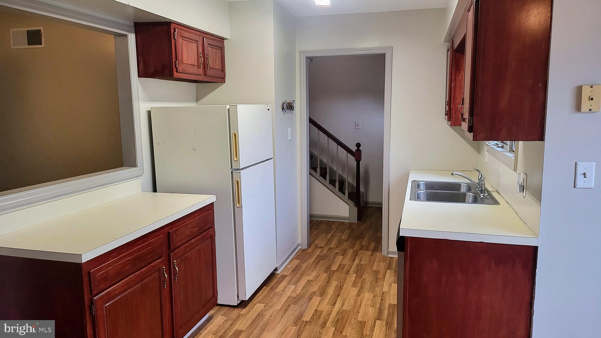 1821 CREEK VIEW COURT