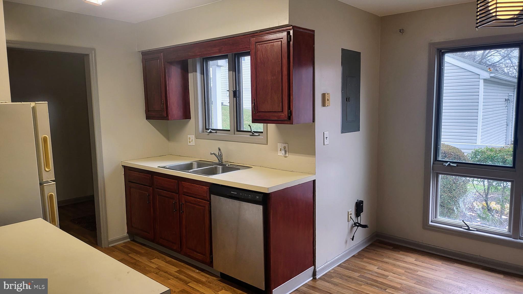 1821 CREEK VIEW COURT