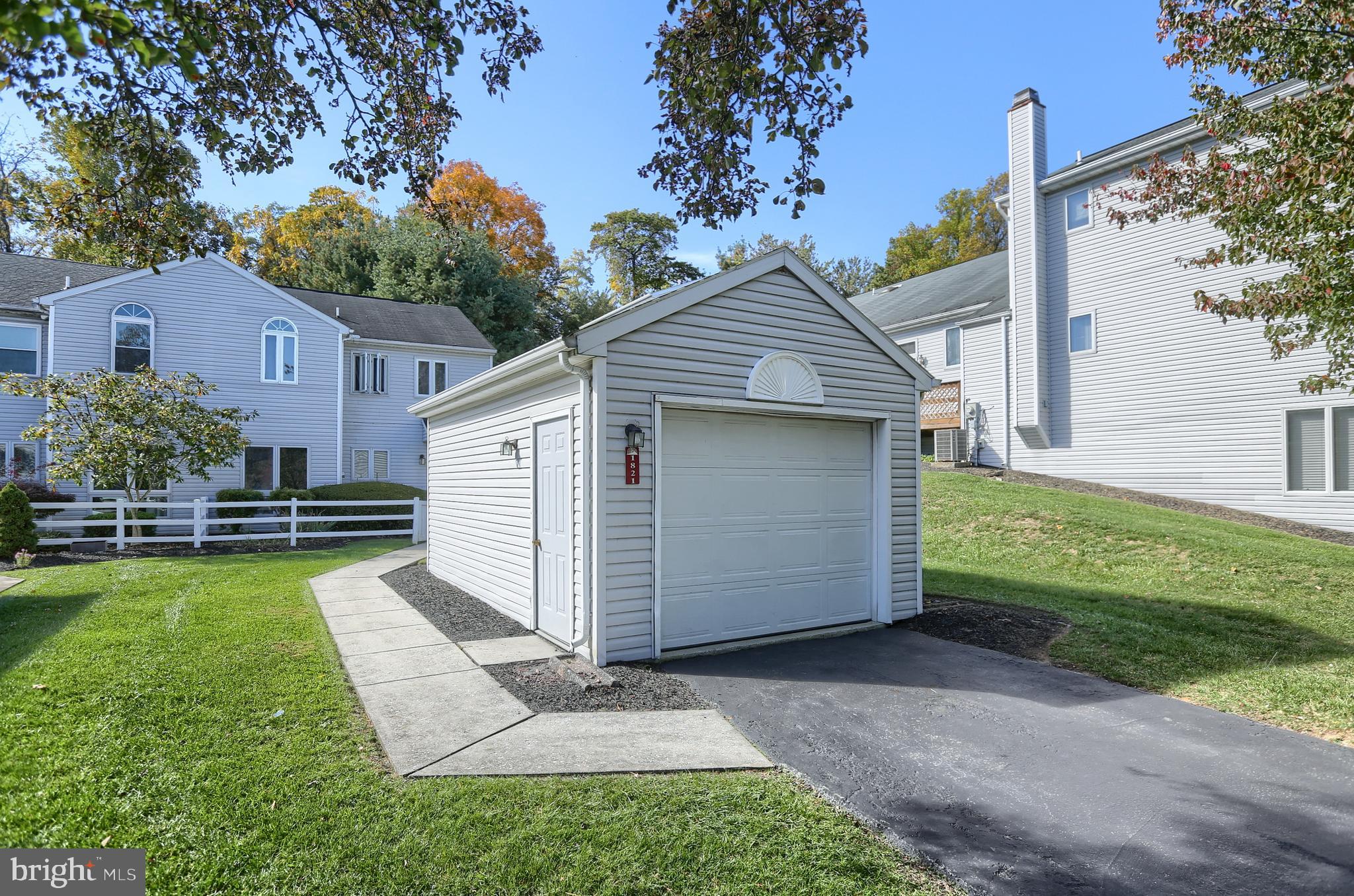 1821 CREEK VIEW COURT