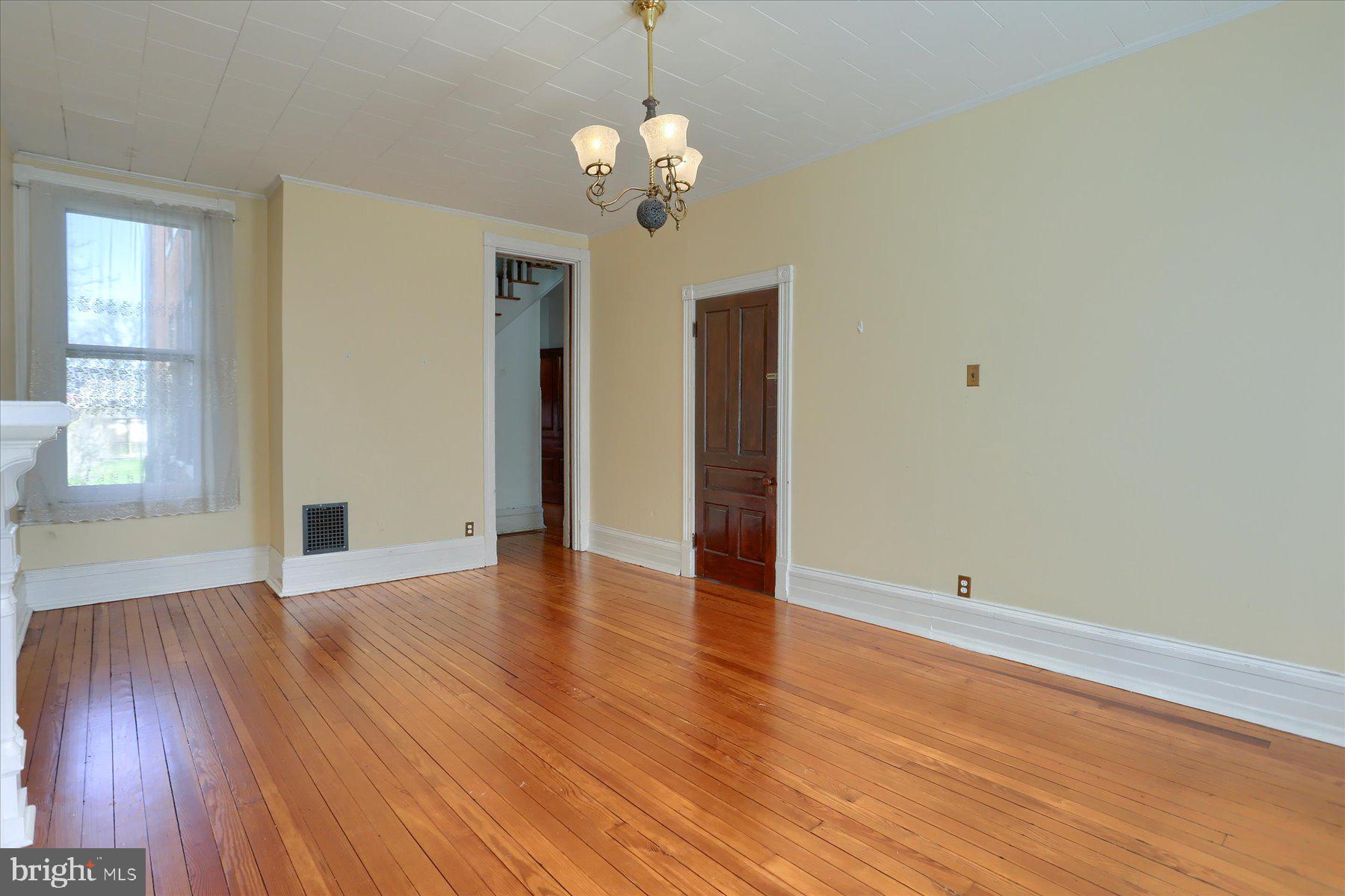 127 W LOUTHER STREET